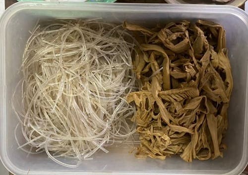 Măng khô xào miến phù hợp cho mọi lứa tuổi