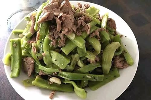 Rau tiến vua nguyên chất xào cùng thịt bò