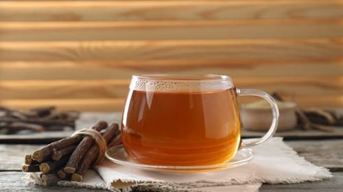 Sắc nước uống từ cam thảo bắc khô