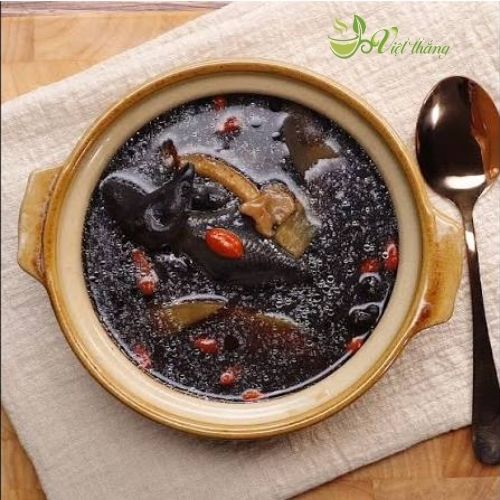 Sơ chế nguyên liệu gói gà hầm thuốc bắc