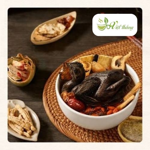 Công dụng của gà tiềm thuốc bắc